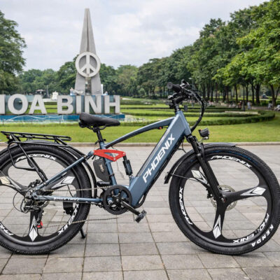 Phoenix Q1 Phượng Hoàng – mẫu xe chưa bao giờ hết hot 🔥 ⚡ 2 bản pin 15ah – 30ah, đi trợ lực 100–200km ⚡ Tốc độ 45km/h, vành đúc, phuộc giữa ⚡ Chạy siêu khỏe – siêu bốc 🚀 📍 Sẵn hàng Hà Nội – A/c liên hệ em để trải nghiệm nhé Zalo 0961503780 #xedaptroluc #xetrolucchogiadinh #phoenix #phuonghoang #PhoenixQ1